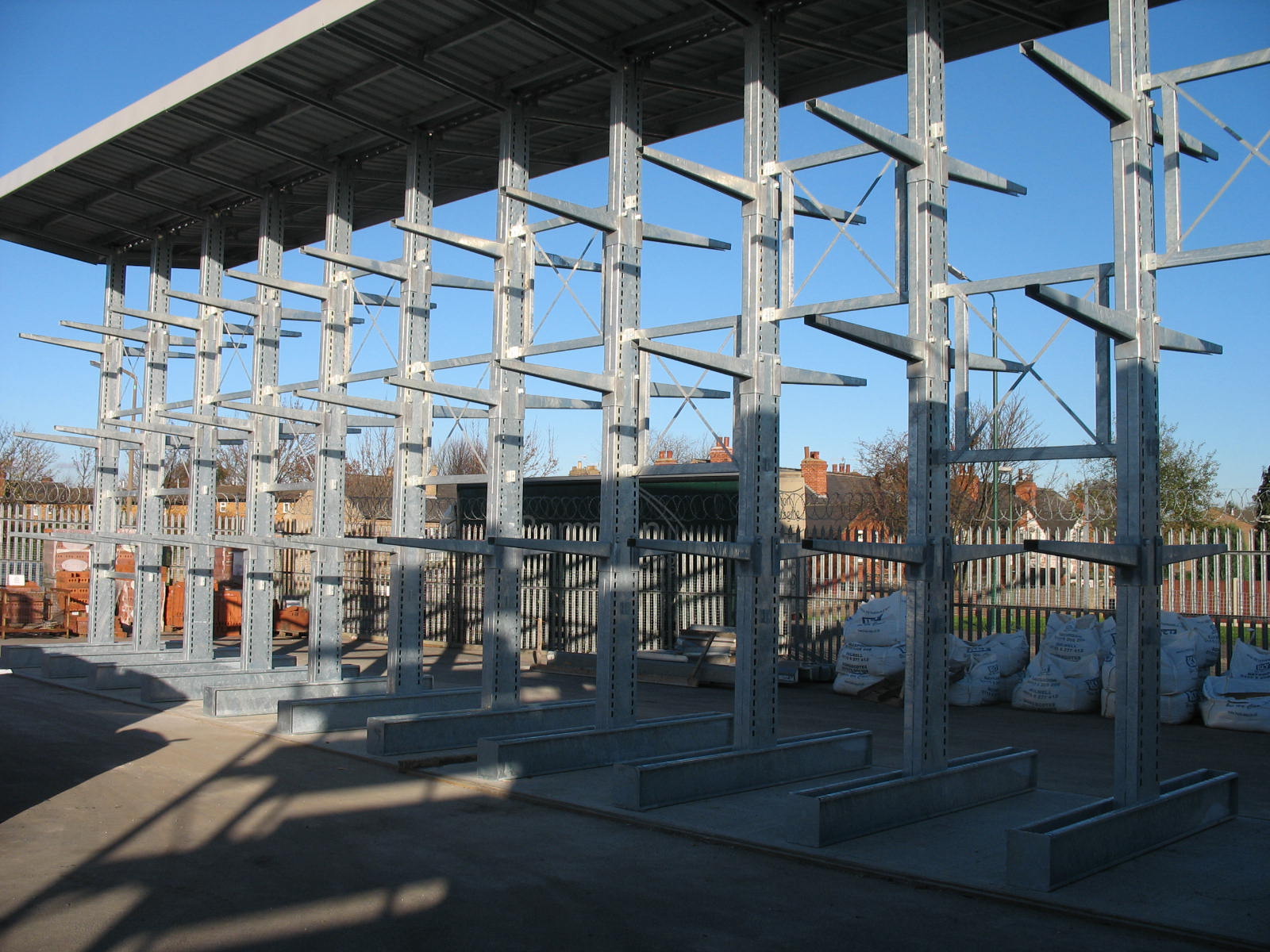 External Galvanised Cantilever Racking with Canopy Roof for Carcassing Timber Storage